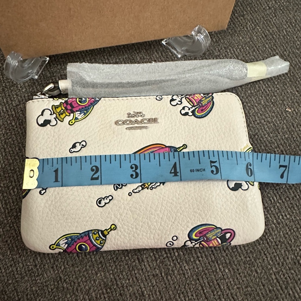 Coach rocket zip wristlet nwt in package comes with gift box - Picture 3 of 7